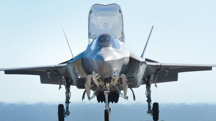 Πρώτη προσγείωση μαχητικών F-35 σε αεροπορική βάση στην Αυστραλία (βίντεο)